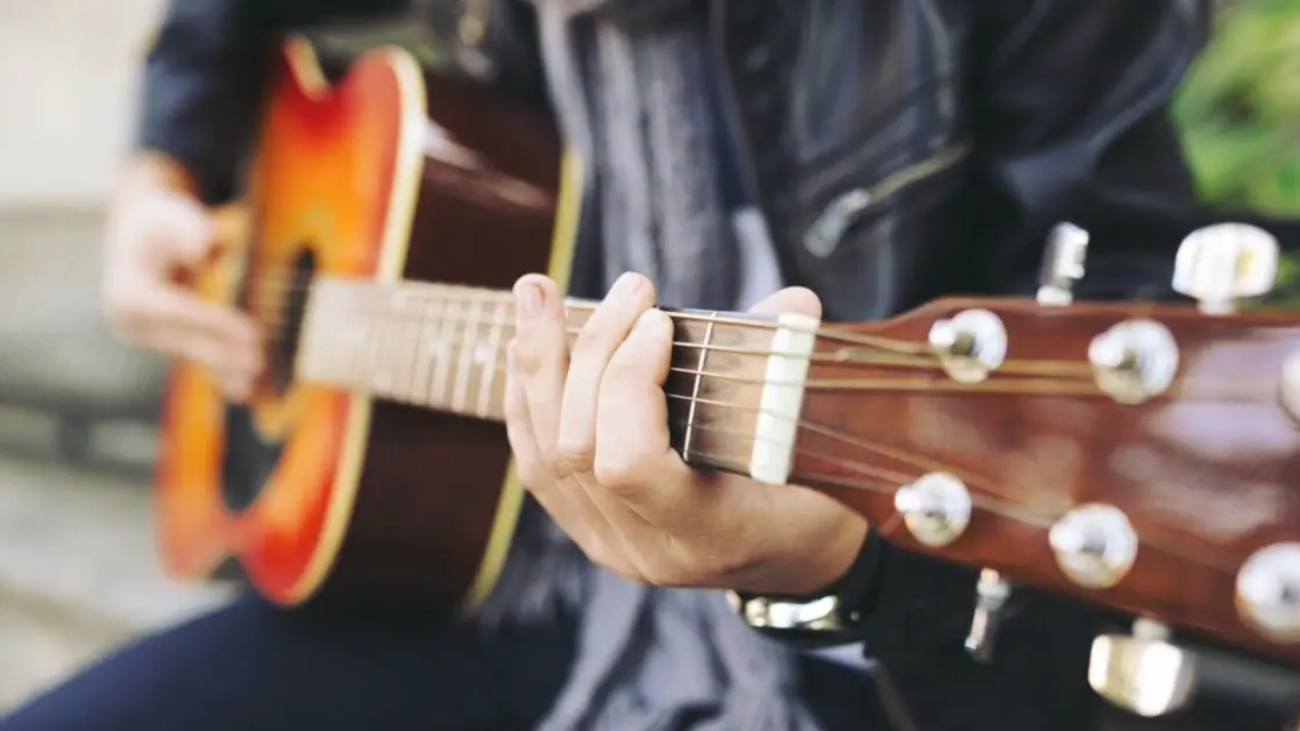 Choosing the Best Guitar for Beginners in Chennai