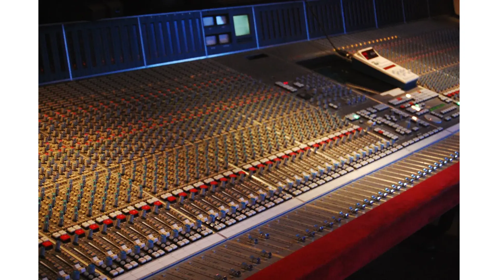 Brilliant Way to Set Up Your First Home Music Studio on a Budget